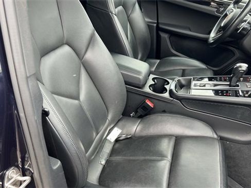 Used 2023 Porsche Macan Turbo image 18
