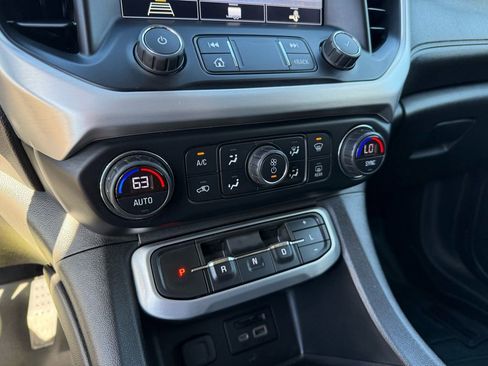 Used 2020 GMC Acadia SLT w/ Driver Alert Package II image 25