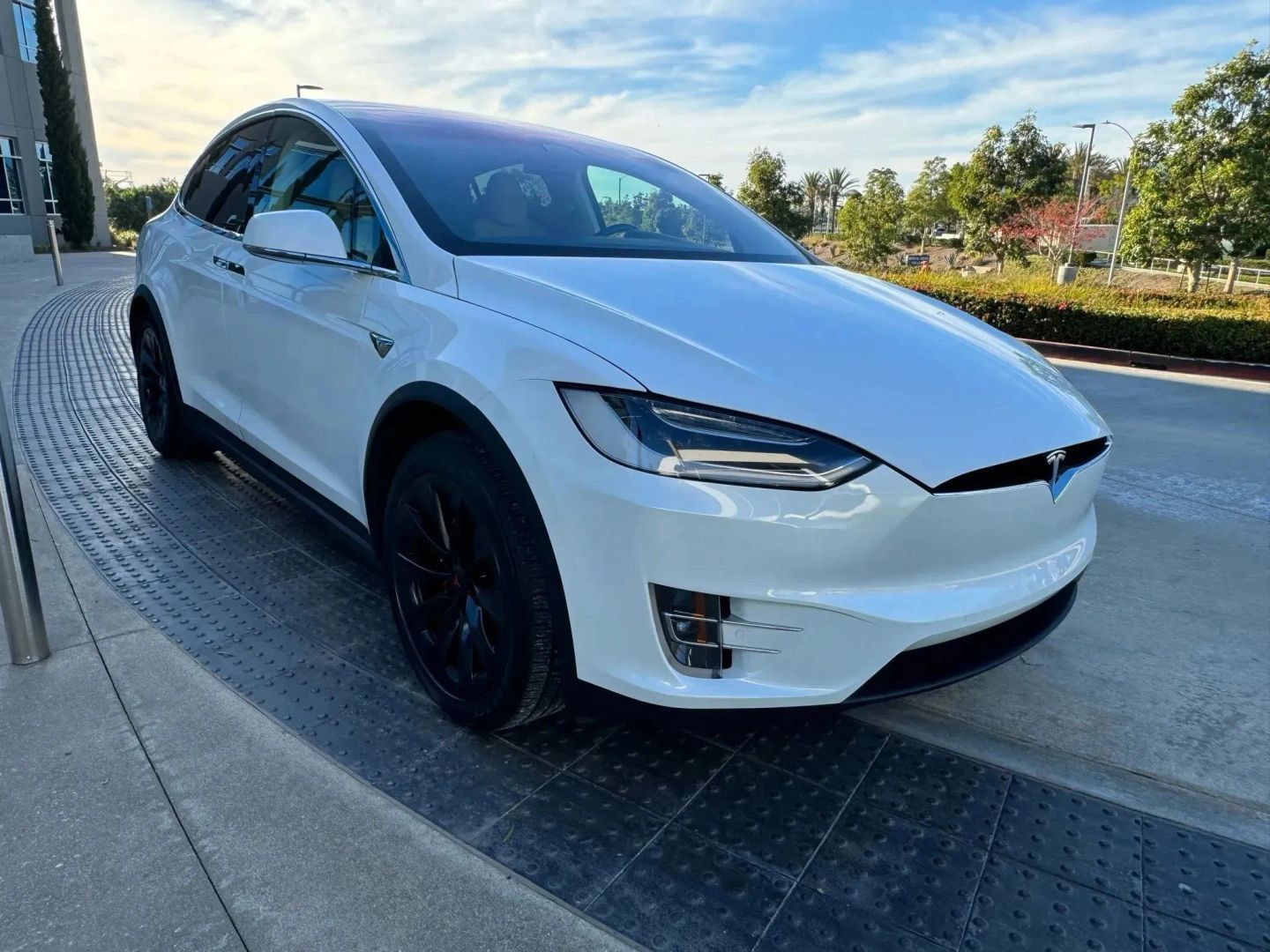 Used 2017 Tesla Model X P100D AWD/4WD image 9