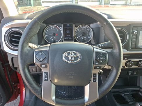 Used 2019 Toyota Tacoma SR5 AWD/4WD image 18