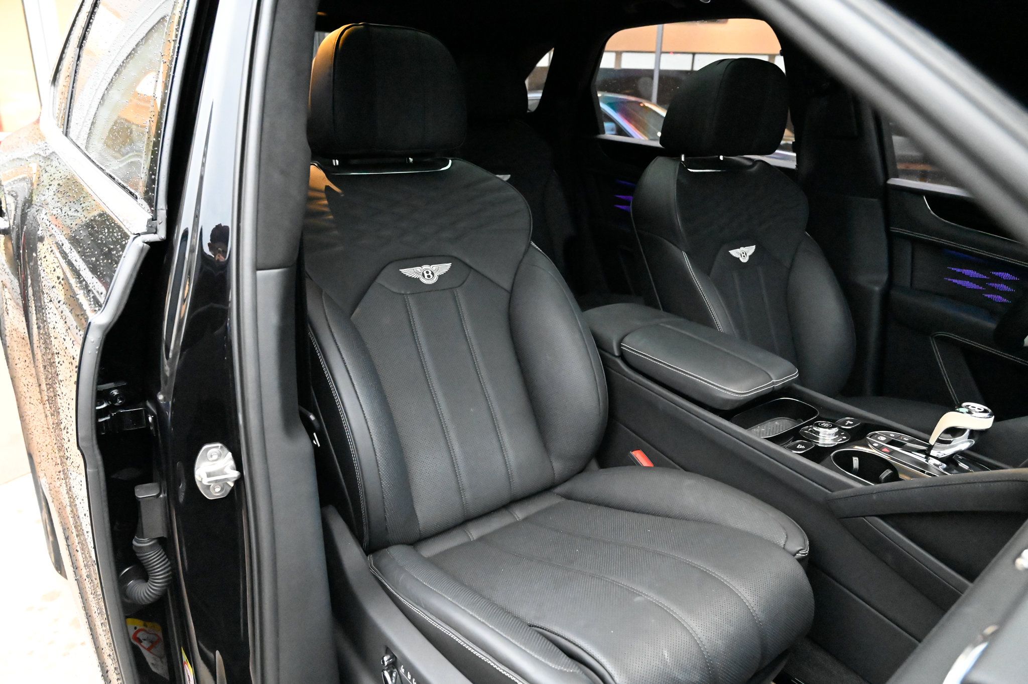 Used 2025 Bentley Bentayga AWD/4WD image 58
