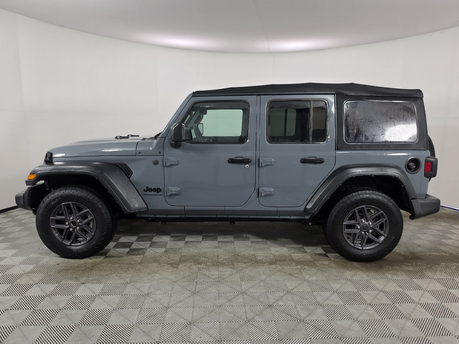 Used 2024 Jeep Wrangler Unlimited Sport AWD/4WD image 36