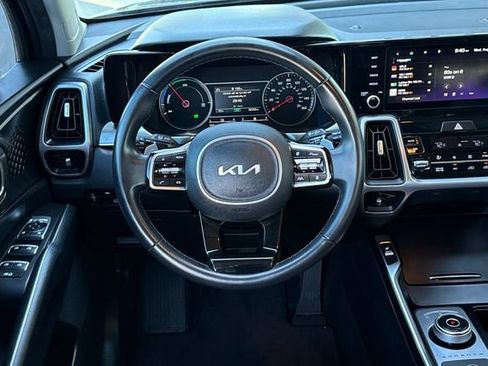 Certified 2023 Kia Sorento EX AWD/4WD image 19