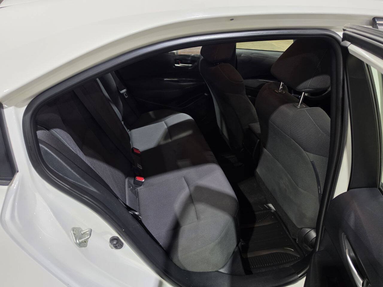 Used 2020 Toyota Corolla LE FWD image 31