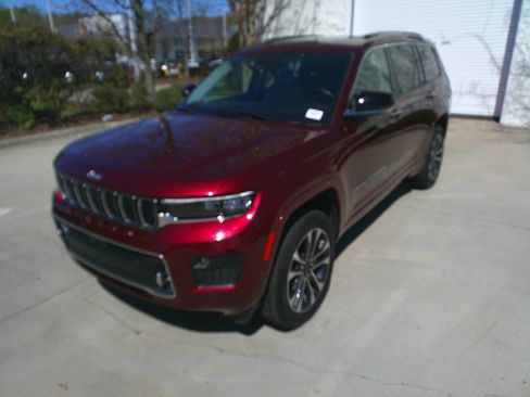 Used 2022 Jeep Grand Cherokee L Overland w/ Luxury Tech Group IV image 5