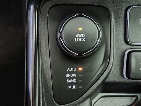 Used 2018 Jeep Compass Latitude AWD/4WD image 46
