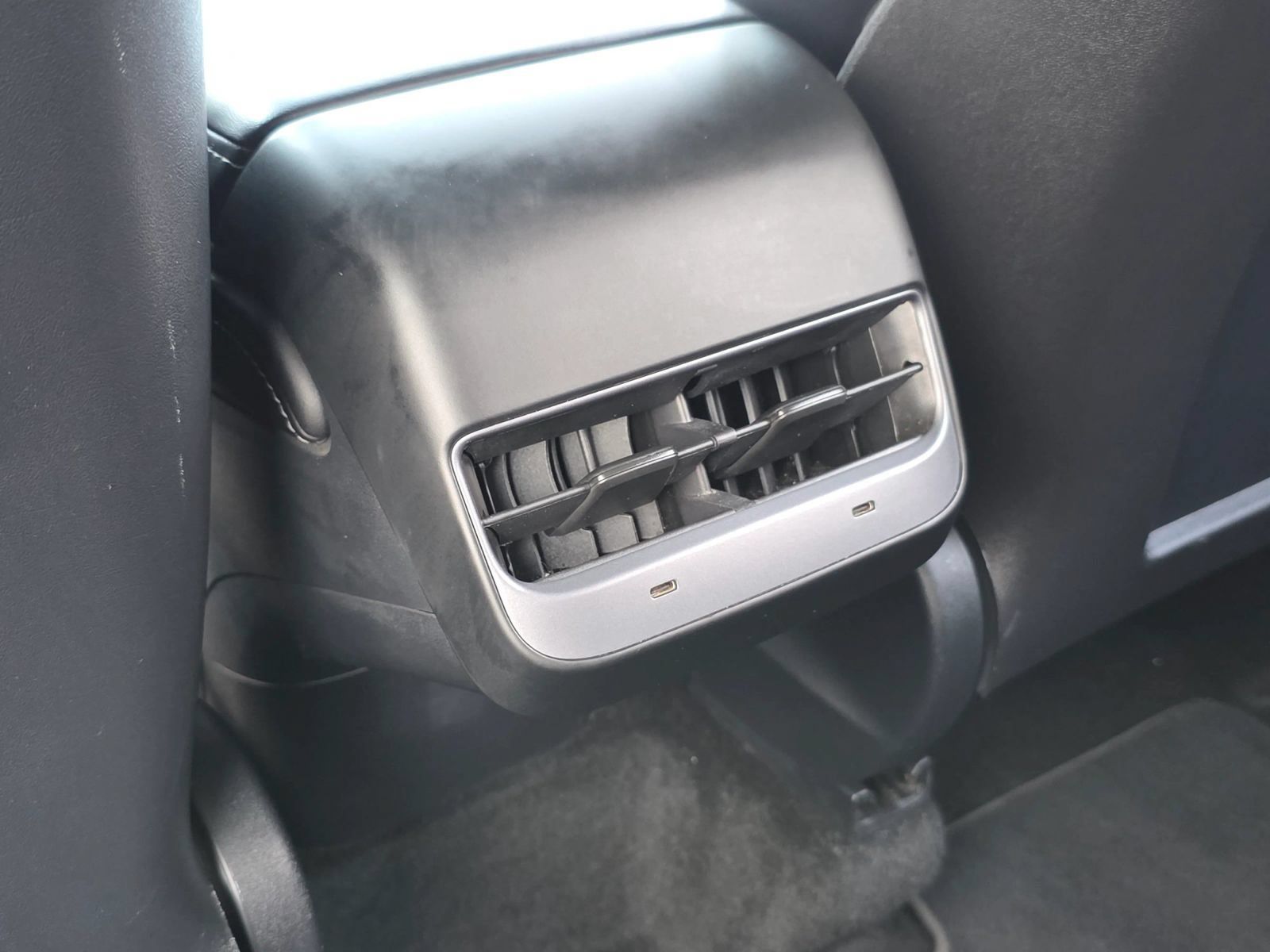Used 2022 Tesla Model Y Long Range AWD/4WD image 33