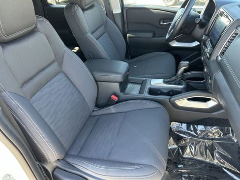 Used 2023 Nissan Frontier SV w/ SV Convenience Package image 10