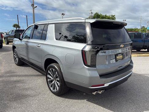 New 2026 Chevrolet Suburban High Country AWD/4WD image 6
