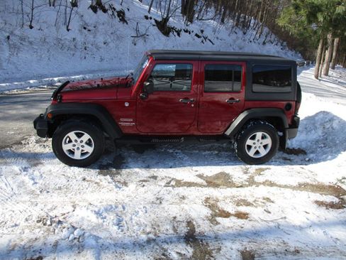 Used 2012 Jeep Wrangler Unlimited Sport image 3