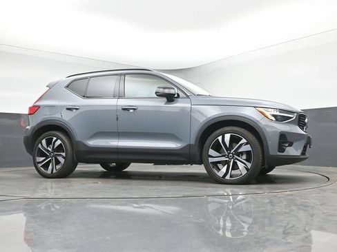 Used 2023 Volvo XC40 B5 Plus w/ Protection Package Premier AWD/4WD image 10