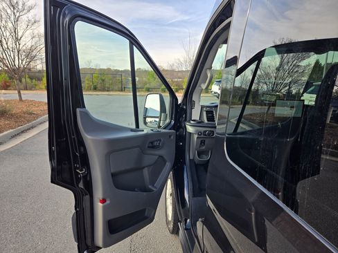 Used 2023 Ford Transit 350 XLT image 36