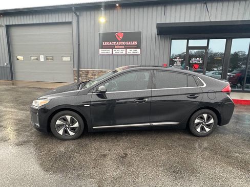 Used 2018 Hyundai Ioniq SEL image 2