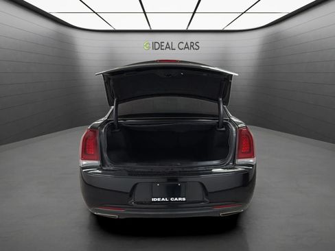 Used 2022 Chrysler 300 Touring w/ Sport Appearance Package RWD image 9