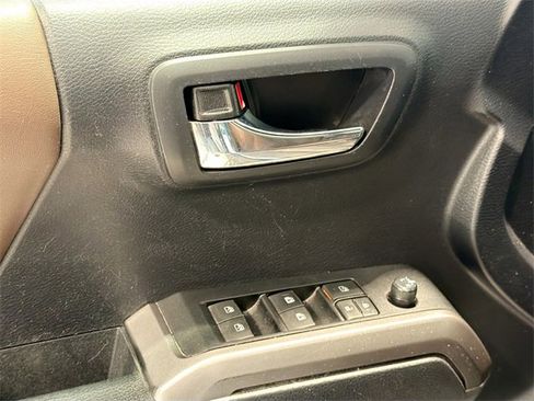 Certified 2019 Toyota Tacoma Limited image 16