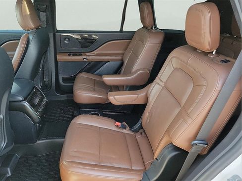 Used 2022 Lincoln Aviator Reserve image 13