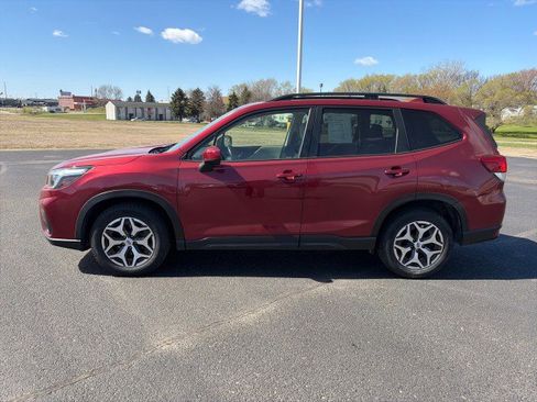 Used 2021 Subaru Forester Premium AWD/4WD image 2