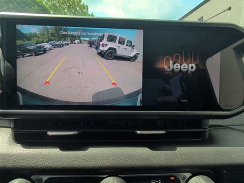 Used 2024 Jeep Wrangler Unlimited w/ Convenience Group AWD/4WD image 21