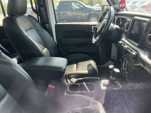 Used 2023 Jeep Gladiator Mojave w/ LED Lighting Group AWD/4WD image 11