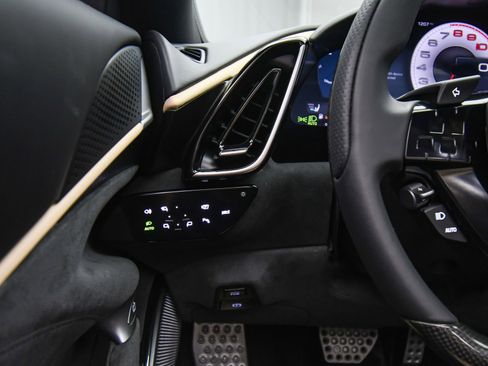 Used 2025 Ferrari Roma Spider image 39