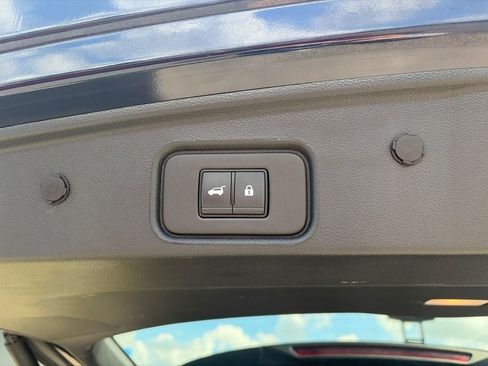 Used 2025 Nissan Pathfinder SL AWD/4WD image 11