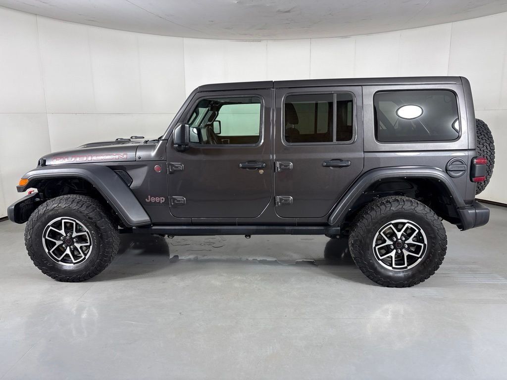 Used 2025 Jeep Wrangler Unlimited Rubicon w/ Convenience Group AWD/4WD image 5