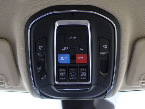 Used 2022 Jeep Grand Cherokee L Limited w/ Luxury Tech Group II AWD/4WD image 21