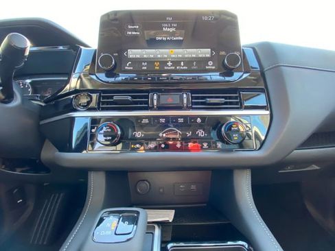 New 2025 Nissan Pathfinder SL w/ Black Appearance Package image 24