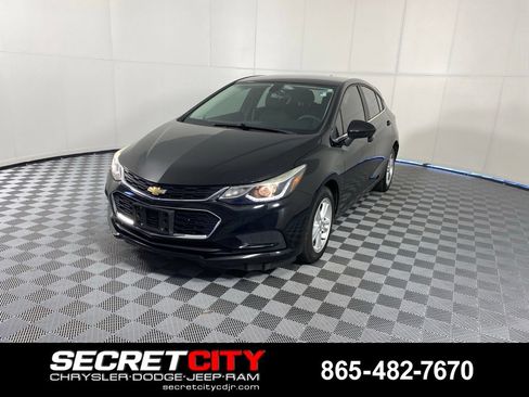 Used 2018 Chevrolet Cruze LT w/ Convenience Package FWD image 3