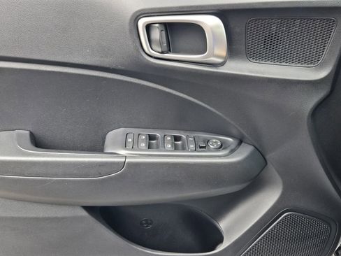 Certified 2025 Hyundai Venue SE image 26