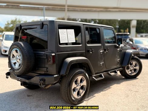 Used 2017 Jeep Wrangler Unlimited Sahara w/ Dual Top Group AWD/4WD image 7