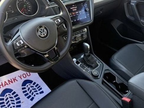 Certified 2019 Volkswagen Tiguan SE w/ Panoramic Sunroof Package image 13