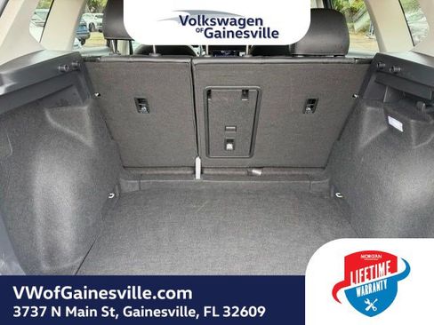 Used 2025 Volkswagen Taos SE FWD image 7