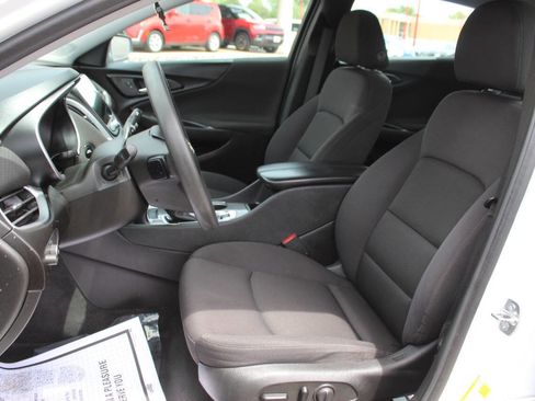 Used 2023 Chevrolet Malibu LT FWD image 17