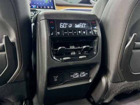 Used 2023 Jeep Grand Cherokee Summit AWD/4WD image 15