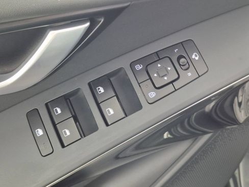Used 2023 Kia Niro EX Touring FWD image 12