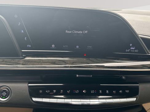 Used 2024 Cadillac Escalade Premium Luxury AWD/4WD image 12