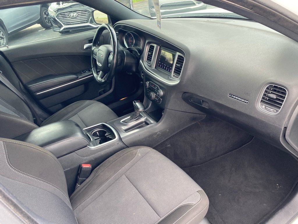 Used 2020 Dodge Charger SXT RWD image 38