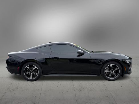 Used 2025 Ford Mustang Coupe RWD image 5