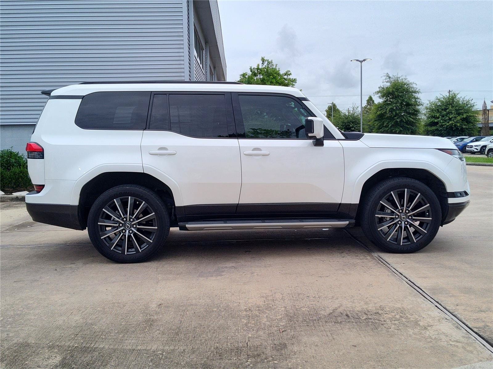 Used 2024 Lexus GX 550 w/ Accessory Package (Z1) AWD/4WD image 10