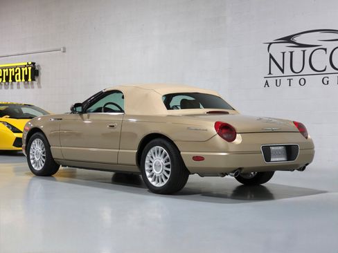 Used 2005 Ford Thunderbird image 36