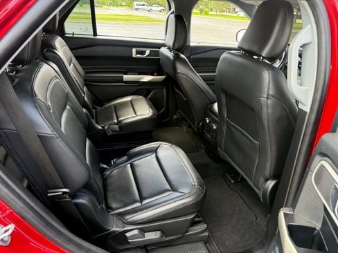 Used 2022 Ford Explorer XLT w/ Equipment Group 202A AWD/4WD image 18