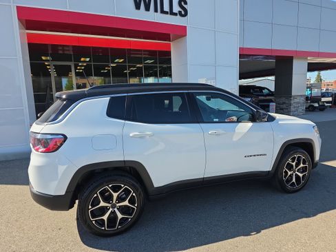Used 2025 Jeep Compass Limited AWD/4WD image 5