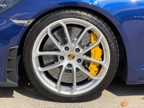 Used 2021 Porsche 718 Boxster Spyder RWD image 13