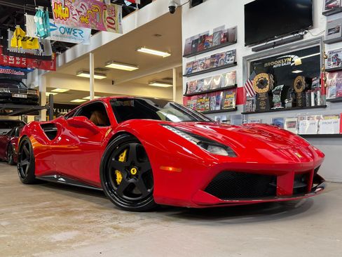 Used 2018 Ferrari 488 GTB RWD image 1