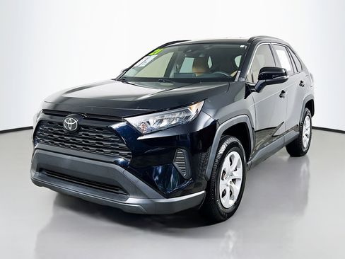 Used 2021 Toyota RAV4 LE FWD image 10