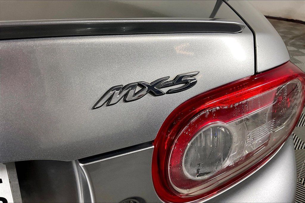 Used 2010 MAZDA MX-5 Miata Grand Touring w/ Premium Pkg RWD image 29