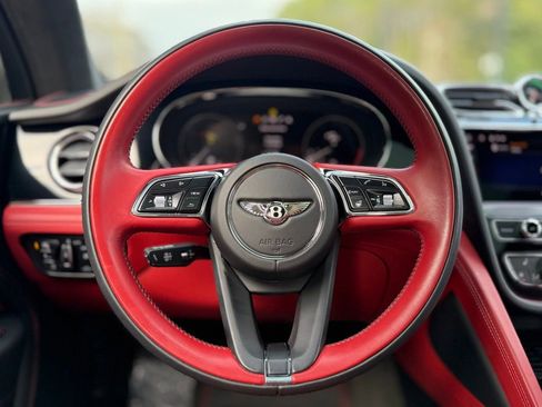 Used 2023 Bentley Bentayga image 41