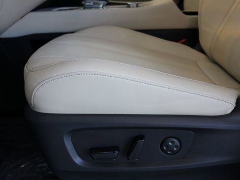 Certified 2025 INFINITI QX60 Luxe image 16