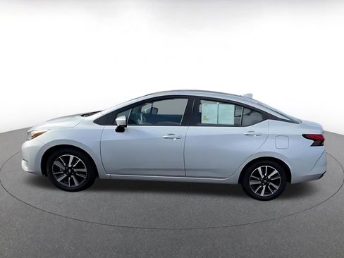 Used 2025 Nissan Versa SV image 9